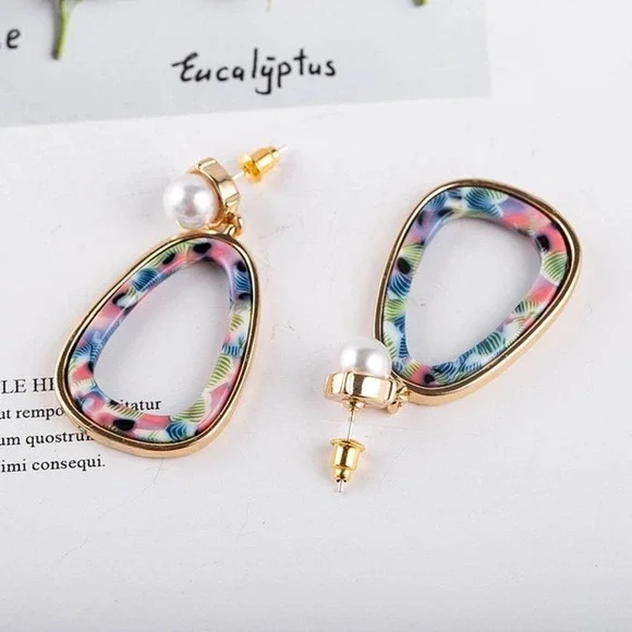 Multi-Color Pearl Fashion Geometric Earrings - Picture 6 of 8
